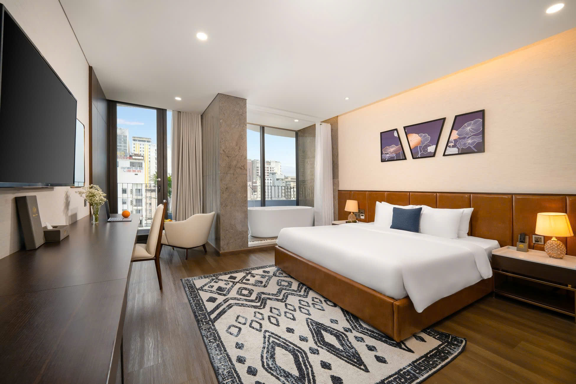 Deluxe Double Bathtub Balcony