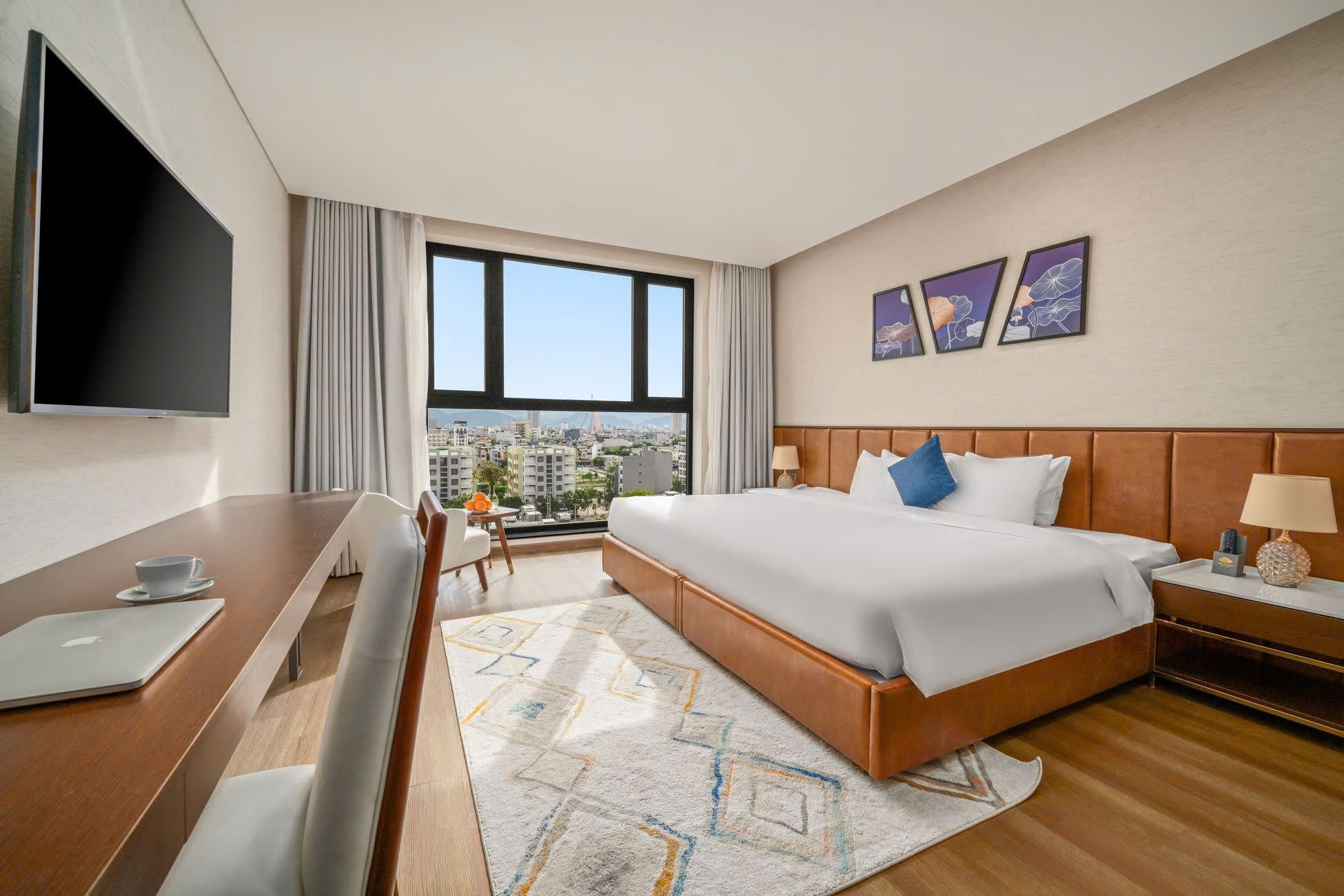 Deluxe double/twin city window