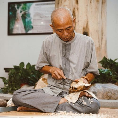 Trải Nghiệm Nghệ Thuật Xỉa Trầm Hương Nguyên Bản