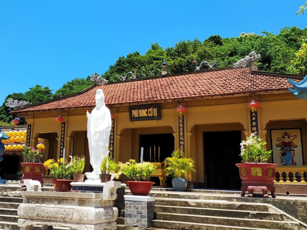 Vẻ đẹp cổ kính giữa thiên nhiên Núi Bình San